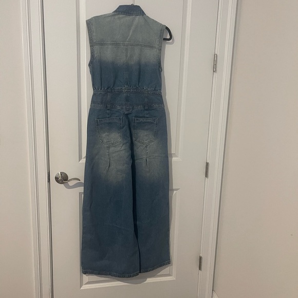 NWT Sleeveless Wide-Leg Denim Jumpsuit - Snow Washed Blue - Picture 8 of 8